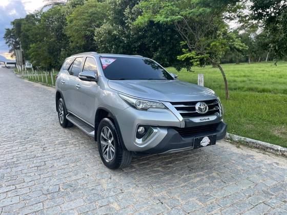 TOYOTA HILUX SW4 2.8 SRX 4X4 7 LUGARES 16V TURBO INTERCOOLER DIESEL 4P AUTOMÁTICO TOYOTA HILUX SW4 2.8 SRX 4X4 7 LUGARES 16V TURBO INTERCOOLER DIESEL 4P AUTOMÁTICO